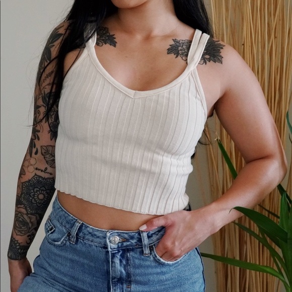 Tops - Nude ribbed crop top